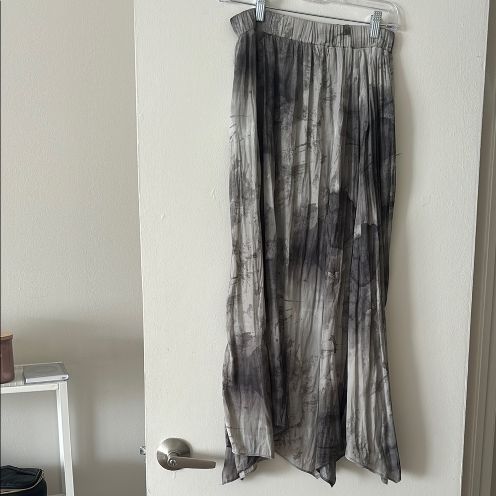 Elegant Gray Tie-Dye Skirt